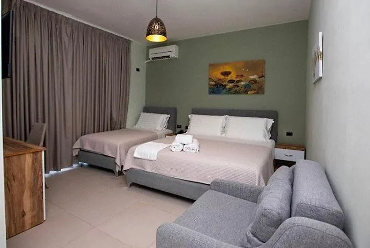 Hotel Benelux Tirana 4*,