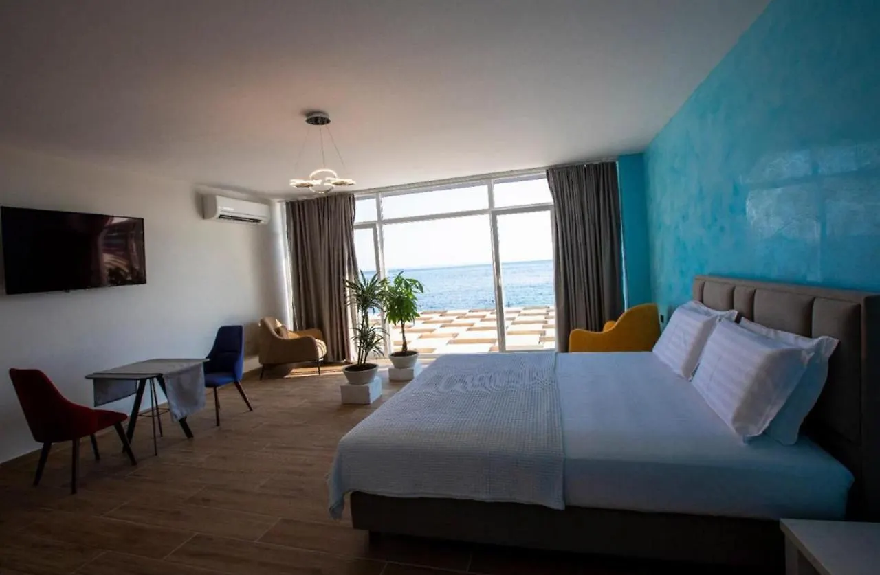 Hotel Benelux Tirana 4*,